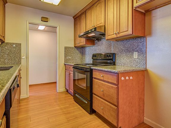4th image of 1405 Las Lomitas Cir
