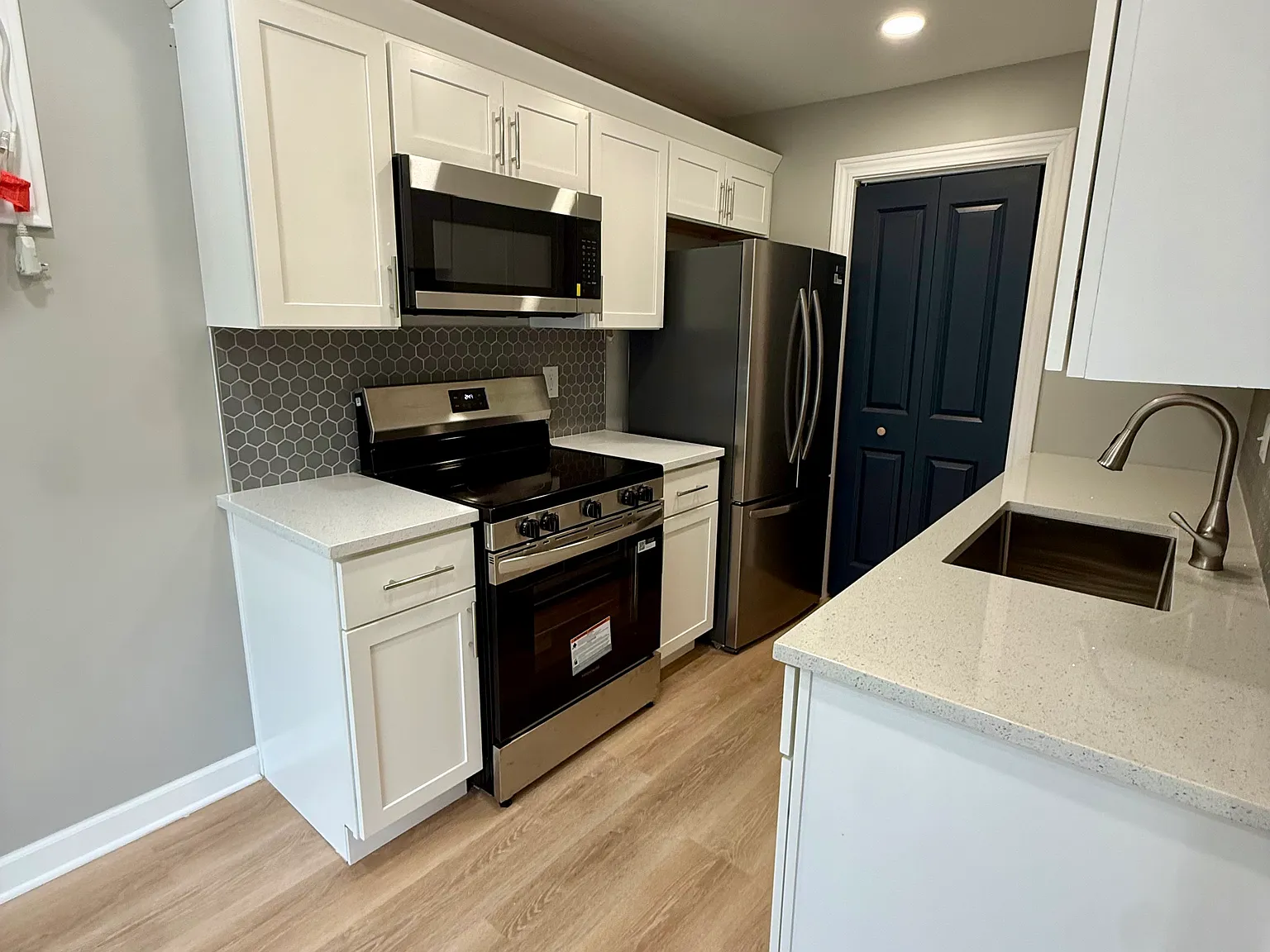 1 bed, 900 sqft, $1,200 — Photo 2