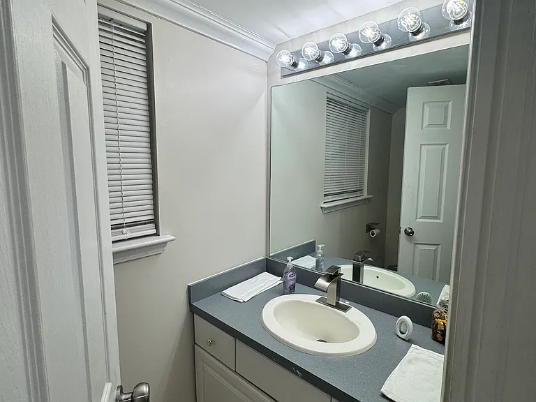 915 Huntclub Blvd — Photo 11