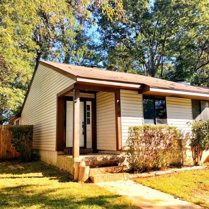 1st image of 203 Somerset Dr