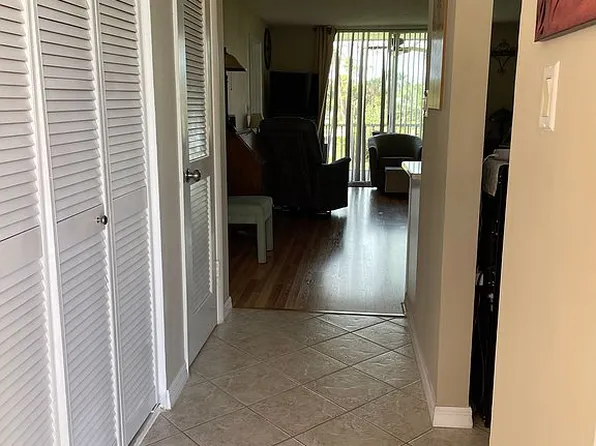 150 Turtle Lake Ct APT 203, Naples, FL 34105
