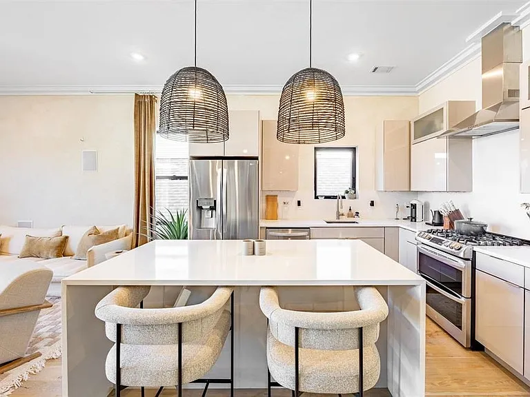 25 Waverly St #2 — Photo 7