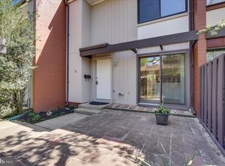 1386 Northgate Sq, Reston, VA 20190