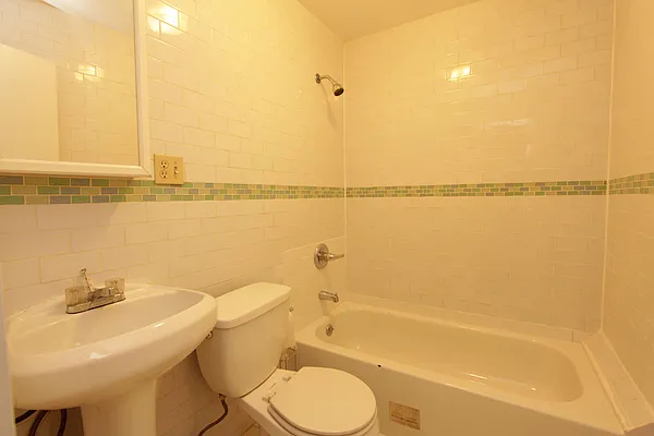 Rented by Nooklyn NYC LLC | media 6