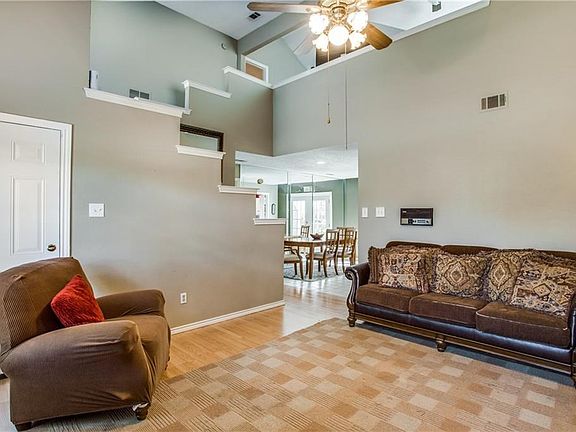 Another view of living area, great home for entertaining.
