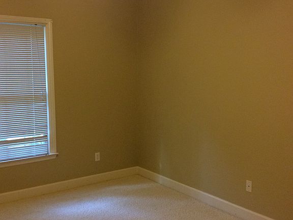 4th image of 1008 Williamsburg Dr