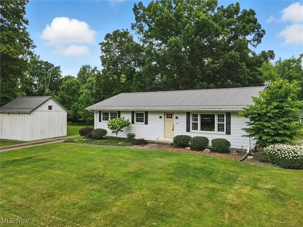 499 Bell Rd, Chagrin Falls, OH 44022