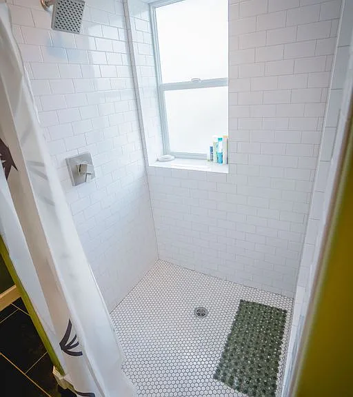 2300 N Vine St — Photo 4