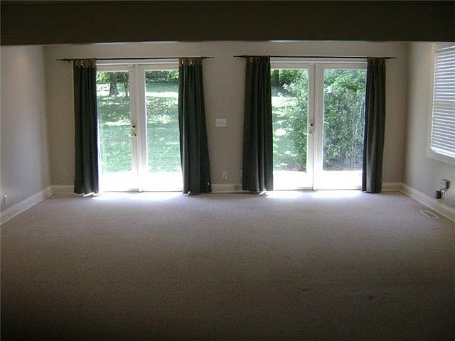 2nd image of 922 Lynnwood Blvd