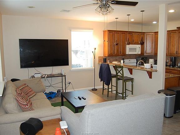 4th image of 300 Ash St Unit B