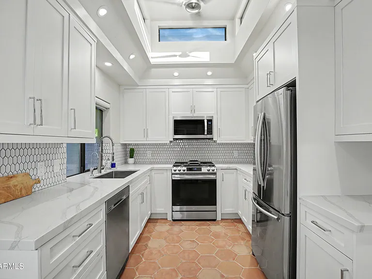 1049 N Boulder Dr — Photo 14