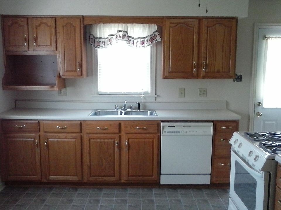 2nd image of 549 Dresden Ave