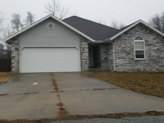 2nd image of 213 Linda Ln