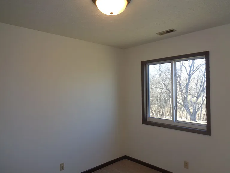 5519 S 31st St #5 — Photo 5