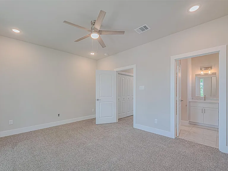 2414 Sam Wilson 1 St — Photo 14