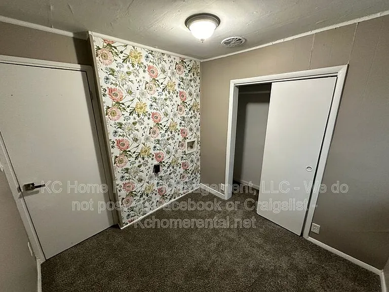 1200 E 23rd St S — Photo 21