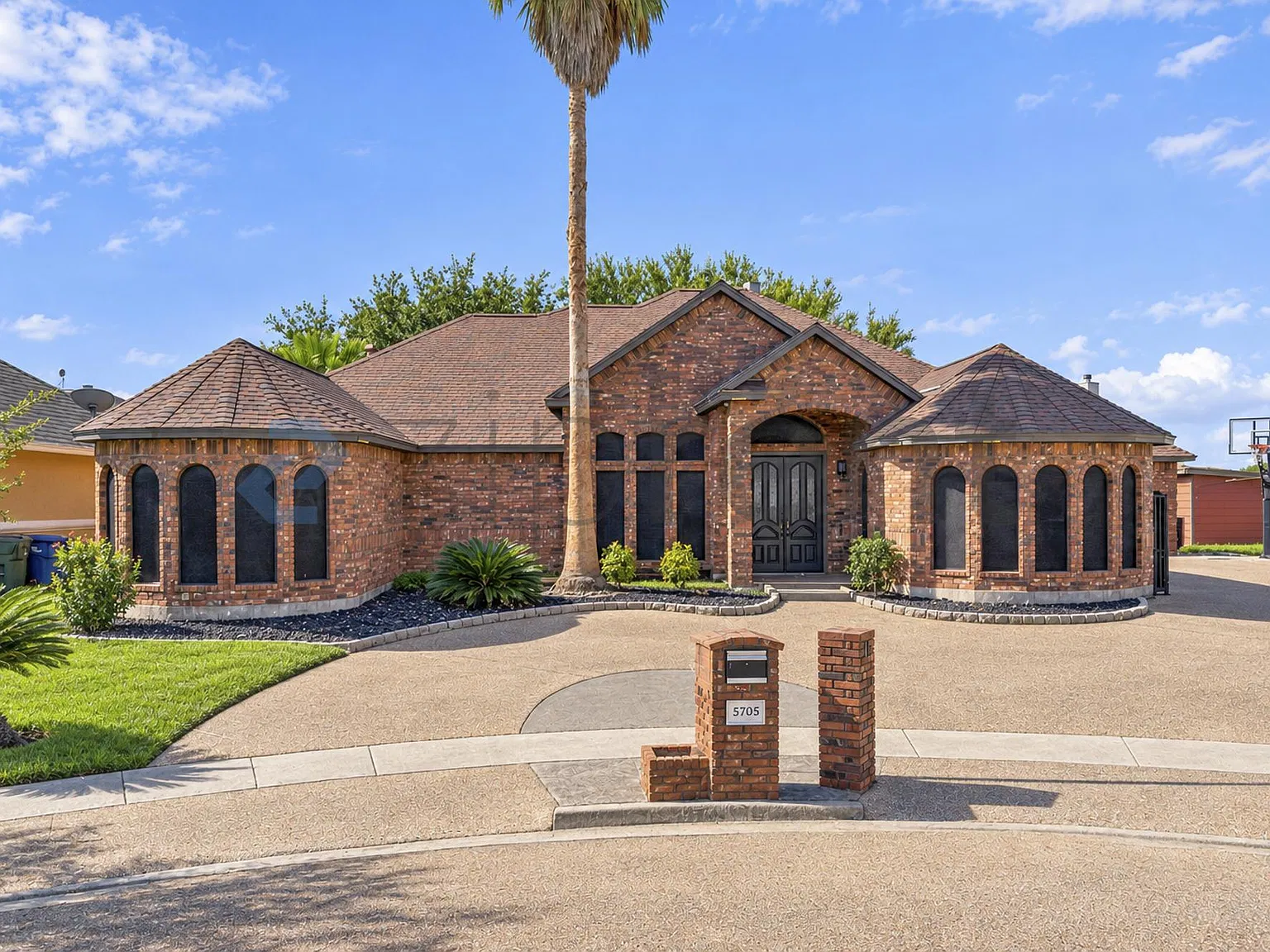 5 bed, 3.5 bath, 2788 sqft, $2,599 — Photo 1