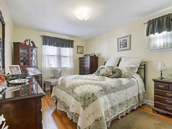 5th image of 2321 32nd St
