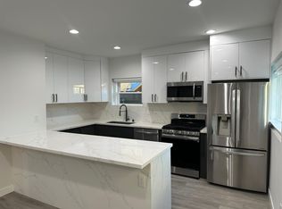 608 W Hillcrest Blvd #1/4, Inglewood, CA 90301
