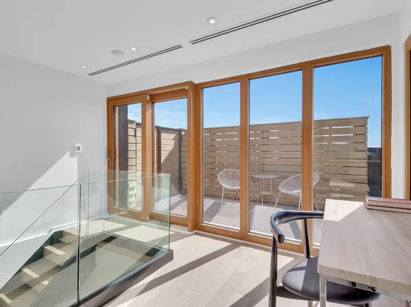 224 North Sixth Street image 11 of 13