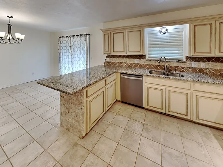 908 East Dr — Photo 8