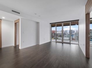 1768 Cook St #1413, Vancouver, BC V5Y 0N3