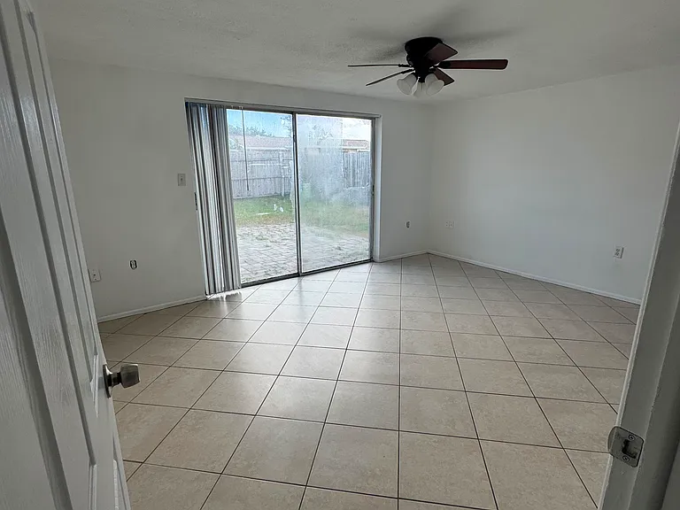 7725 Bloomfield Dr — Photo 10
