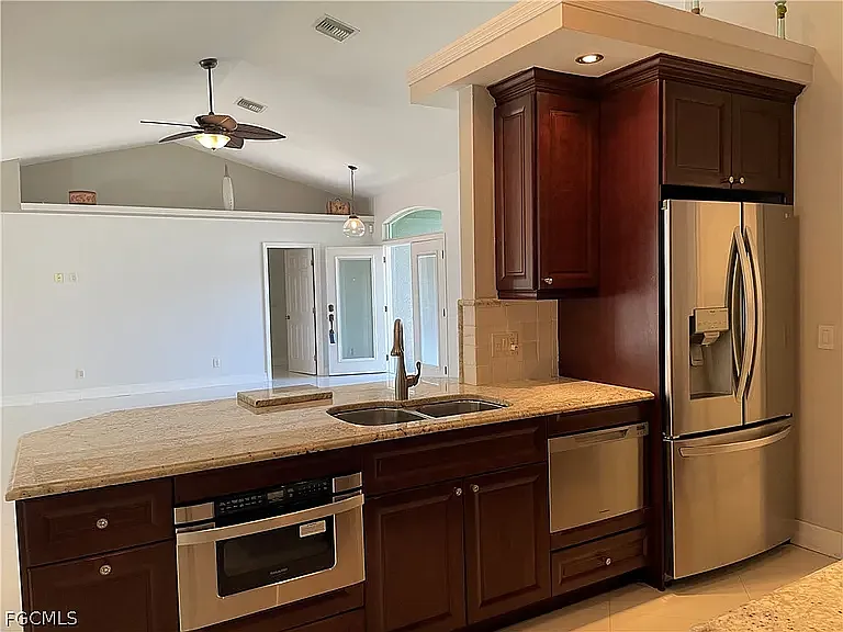 2806 SE 22nd Pl — Photo 13