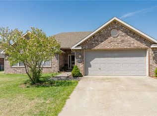 2869 N Bermuda Ave, Fayetteville, AR 72704