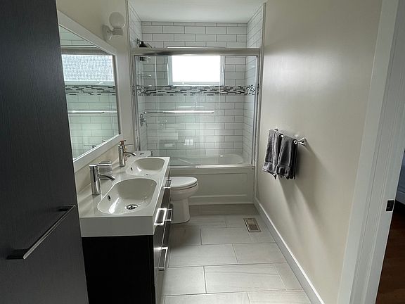 3rd image of 20 Ridley St