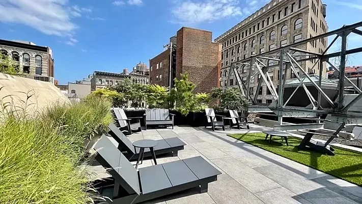 Rented by AVENUE 8 INC | media 7