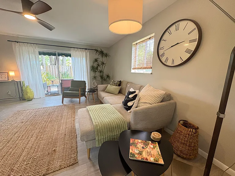 690 SE 23rd Ave #1 — Photo 12
