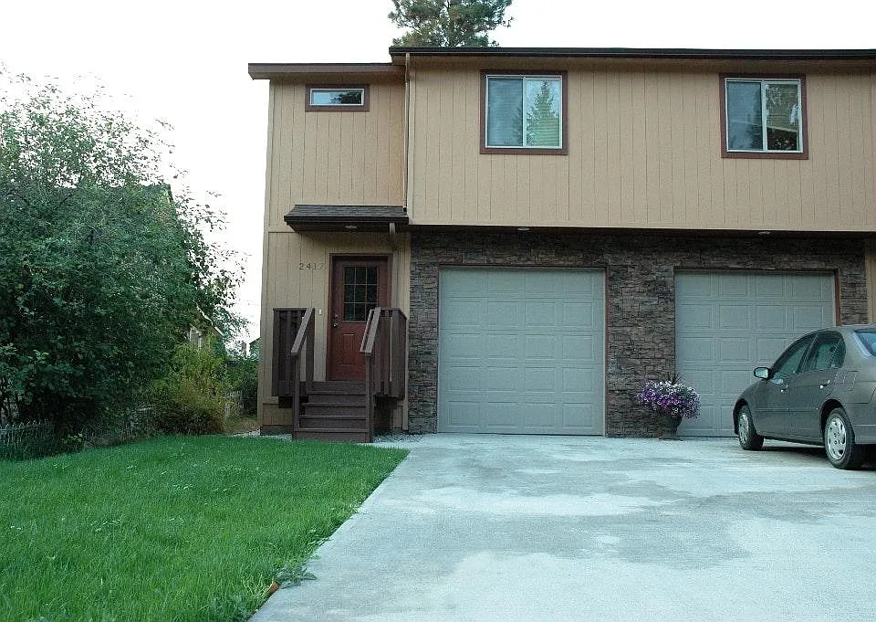 2417 E 8th Ave