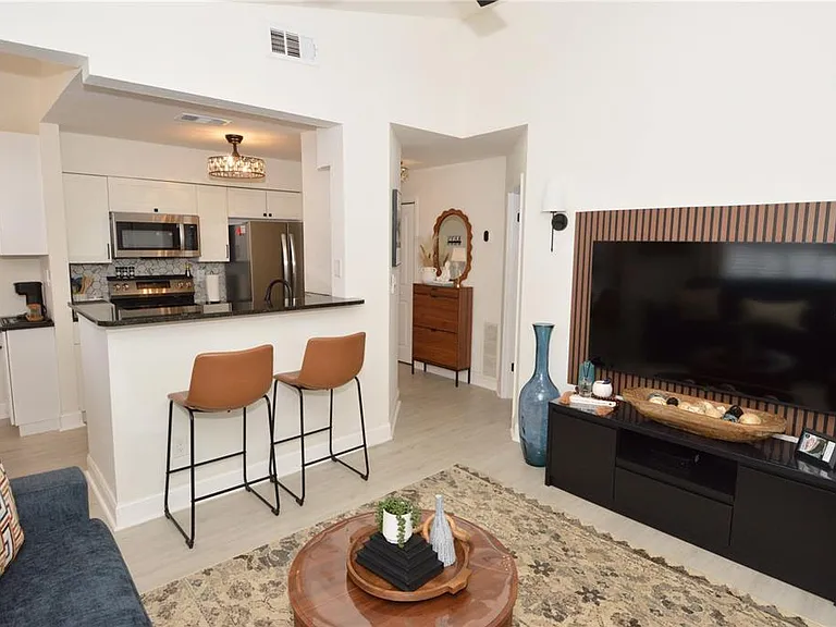 8714 Mallard Reserve Dr #201 — Photo 5