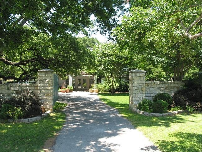 1st image of 3268 Lake Dr