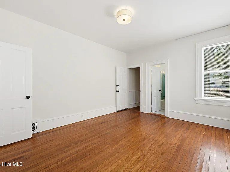 511 Middle St #C — Photo 11