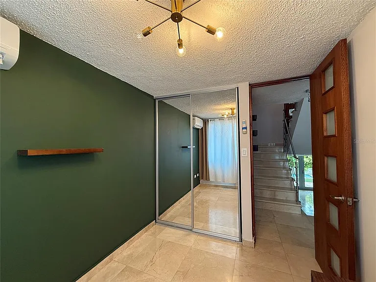 8 A — Photo 10