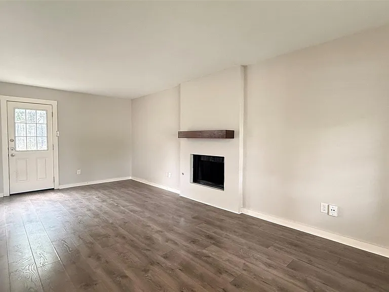 805 Malden Cv — Photo 3