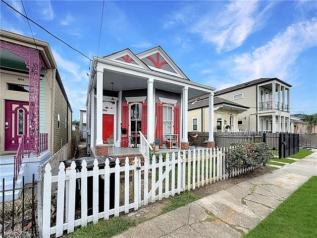 1916 Delachaise St #B — Photo 1