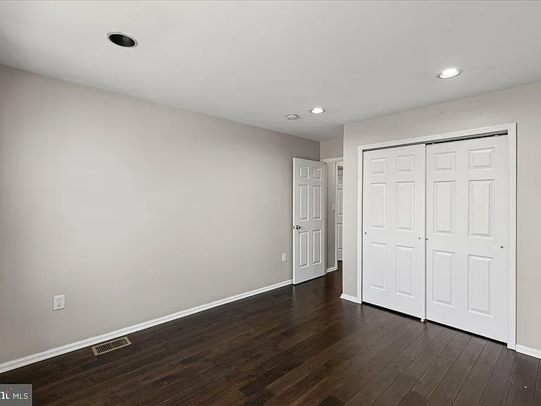 302 Wellington Park Dr — Photo 16