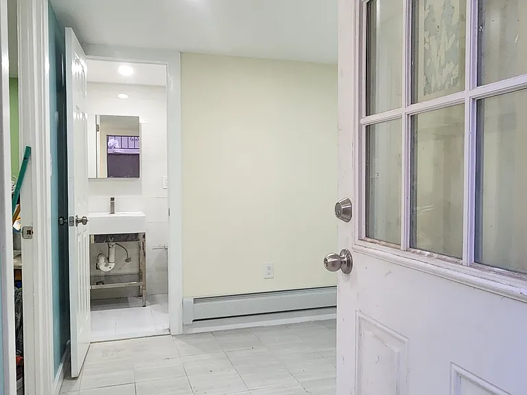 16914 Grand Central Pkwy #1A — Photo 5