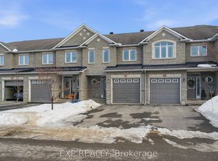 705 Regiment Ave, Ottawa, ON K2M 0E3