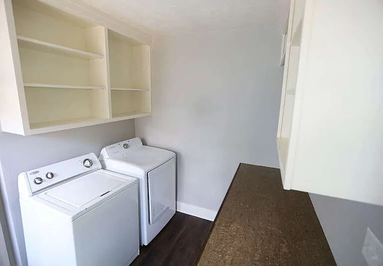 129 Diamond Ave SE — Photo 11