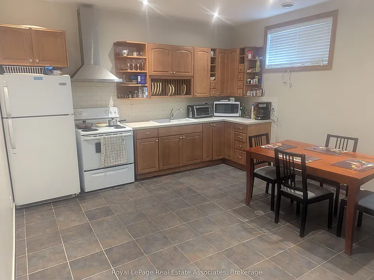48 Mississauga Rd N #4 — Photo 6