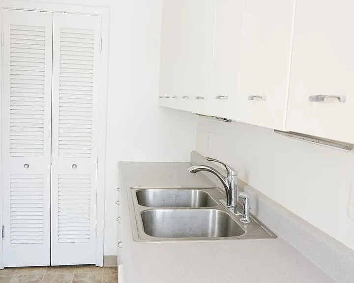 Harney Square Apartments - Blackstone District — Photo 19