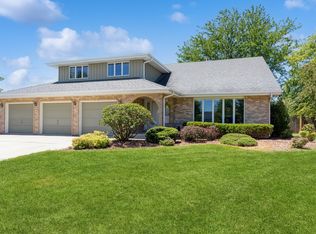 8318 Heather Ct, Tinley Park, IL 60477