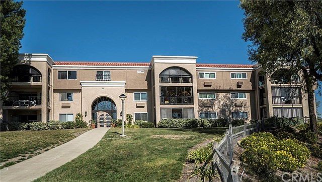 Front of Building 4006. 3E is the Penthouse directly above the entrance.