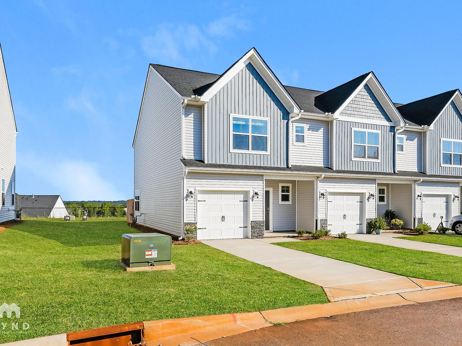 3 bed, 2.0 bath, 1448 sqft, $1,699 — Photo 3