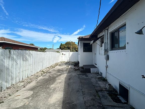 3rd image of 714 42nd St