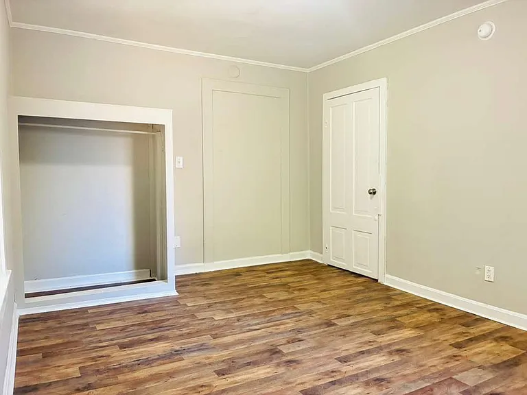 321 N Poplar St — Photo 9